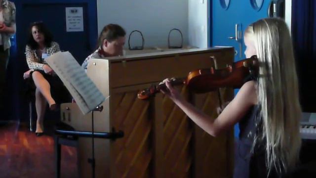 Mikkeline playing Baklanova, Concertino no.1 d-Moll for piano and violin смотреть онлайн