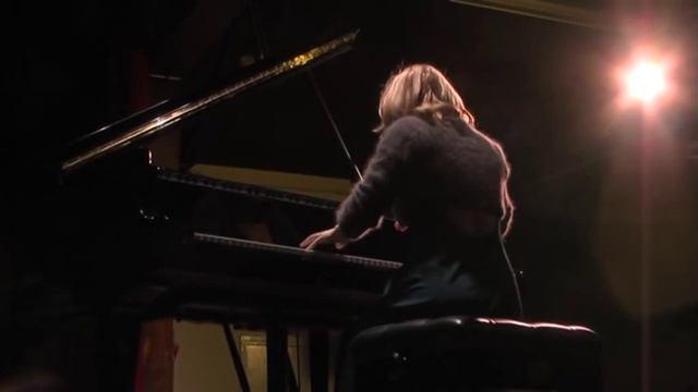 Beethoven Piano Sonata No.1 in F minor Op 2 No. 1 1st Movement - Allegro - Jill Crossland live. смотреть онлайн