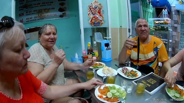 Вьетнамское кафе в Нячанге