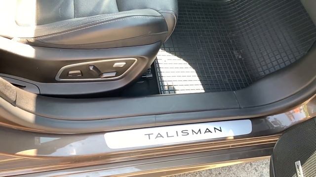 RENAULT TALISMAN : INTENS VS INITIALE PARIS