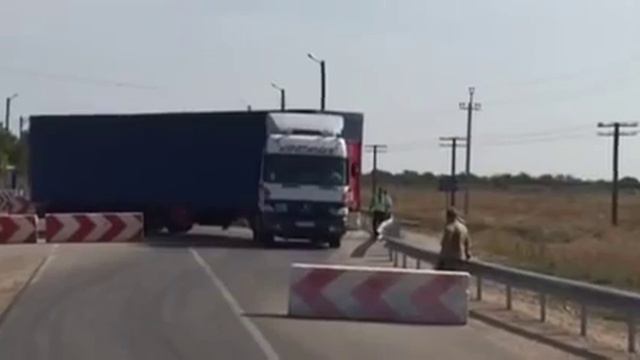 Блокада крыма. КПП Каланчак. Разворачиваются и едут домой смотреть онлайн