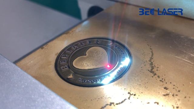 Deep engraving and cutting by 50W Raycus fiber laser marking machine for badge coin medal-BEC LASER смотреть онлайн