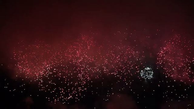 День Победы + Праздничный салют смотреть онлайн