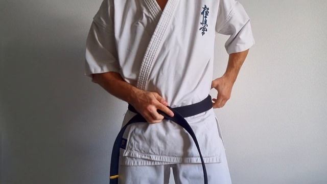 Как завязывать пояс в каратэ. Простой вариант для новичков и детей смотреть онлайн