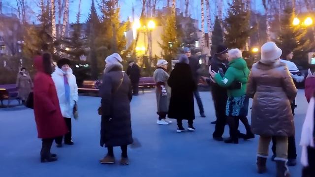 Я ИДУ К ТЕБЕ НАВСТРЕЧУ!???/ТАНЦЫ В ПАРКЕ ГОРЬКОГО ХАРЬКОВ ДЕКАБРЬ 2021 смотреть онлайн