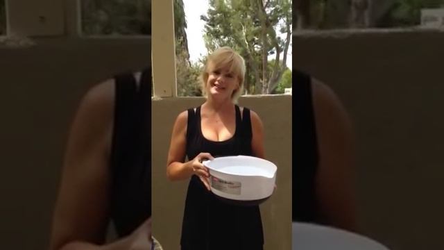 Erika Eleniak's ALS Ice Bucket Challenge 2014 смотреть онлайн
