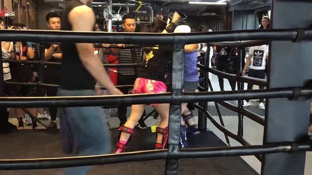 Fight hard fight 6 - Suki VS Chantal Round 2 смотреть онлайн