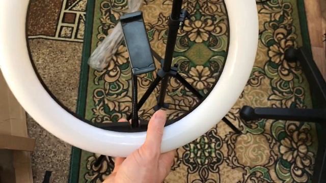 Распаковка кольцевой лампы за 847 рублей 33 сантиметров без rgb но зато есть штатив и 2 пульта смотреть онлайн