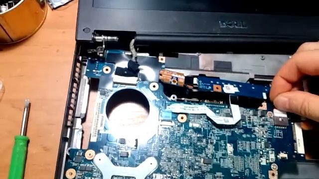 Dell Vostro 1310 после замены G86-630-A2 на G86-631-A2 датакод: 1242 смотреть онлайн