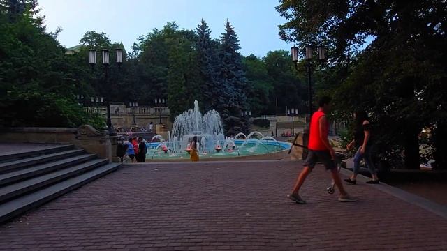 Ессентуки Вечером Курортный парк смотреть онлайн