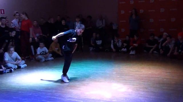 2DCLUB10 Брейк данс. Beginners отбор 1x1. Вжик смотреть онлайн