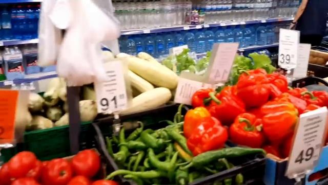 Пешая прогулка улицами Игрени зашёл в магазин