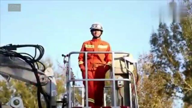 Зажигательные танцы китайских пожарных покорили пользователей Сети [Age0+] смотреть онлайн