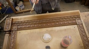 Покраска резных изделий из дерева