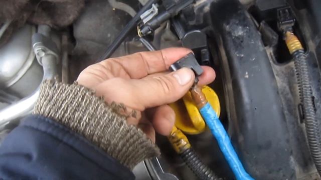 Замена наконечников катушек зажигания на двигателе Renault К4М смотреть онлайн