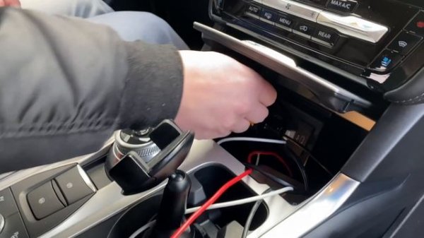 Ford Explorer - Amerykański luksus za ponad 400 tys. zł - AUTA BEZ ŚCIEMY