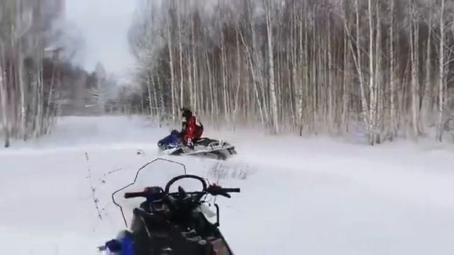 Прыгаем на снегоходе Polaris Indy voyager . Сезон 2019. смотреть онлайн