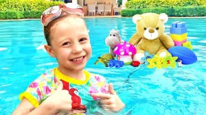 Настя и  папа устроили день уборки игрушек. Полезное видео для детей.