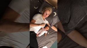 Прикладывание ребенка лежа. Поза лежа