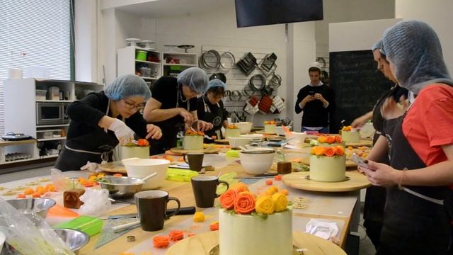 Кремовые торты. Курс от южно-корейского кондитера Сонг И Пак смотреть онлайн