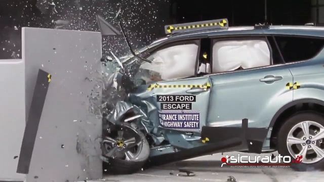 Crash test Small Overlap IIHS - Ford Escape (Ford Kuga) смотреть онлайн