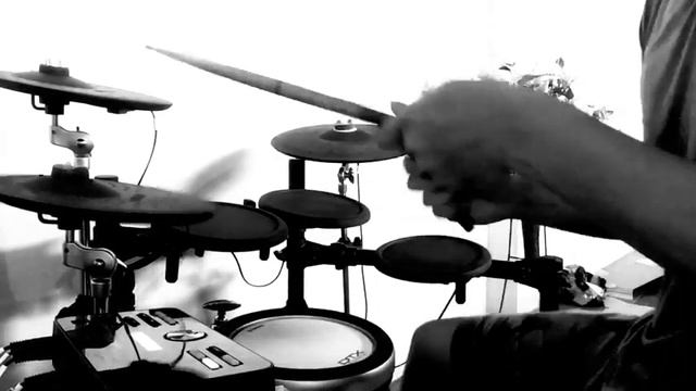 TREVOR DANIEL - FALLING (Drumcover by erik_yuweri) смотреть онлайн