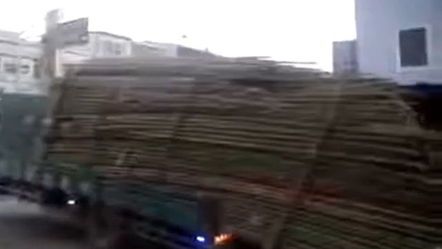 Как разгрузить полный грузовик за 30 секунд Авто прикол китай смотреть онлайн