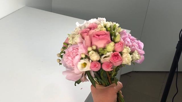A Floral Symphony: Bridal Bouquet Tutorial - Delicate White and Pink Blooms смотреть онлайн