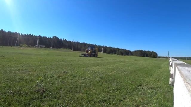 Работа на мини погрузчике ,сенокос . смотреть онлайн