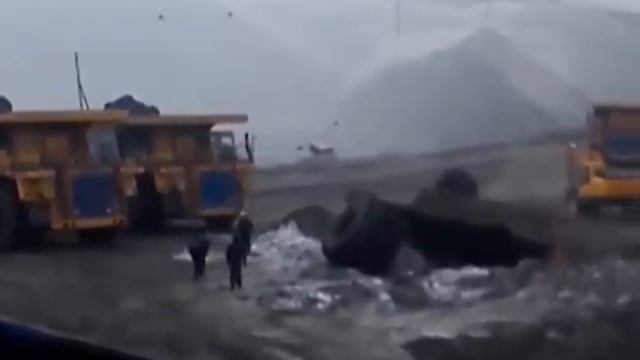 Белаз разорвало