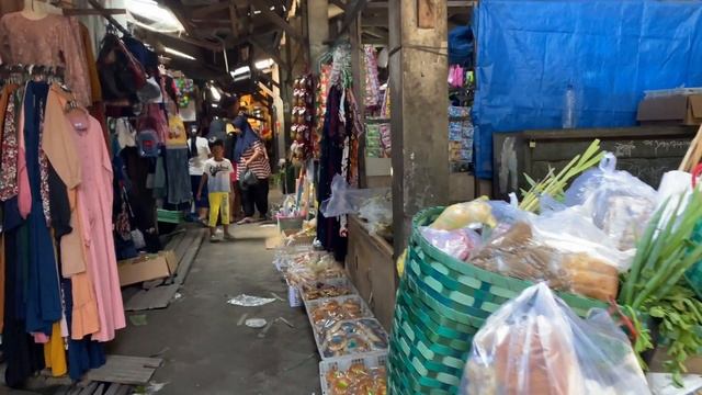 Walking in Temon Village Market • Grobogan Indonesia • 4K смотреть онлайн
