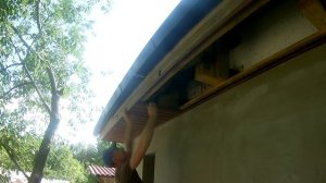 Подшивка свесов кровли софитом