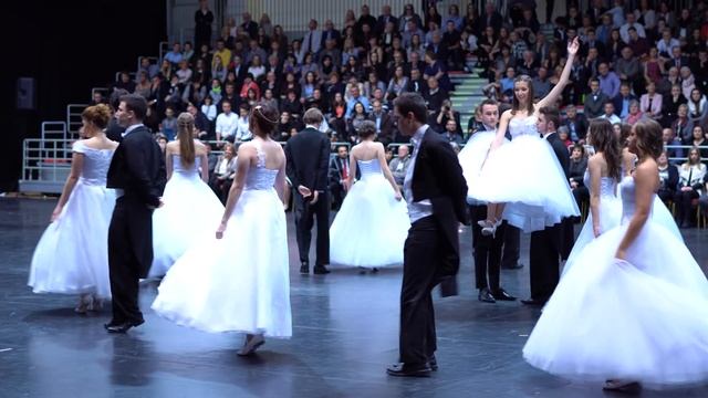 Bécsi keringő 12.A - Újbudai József Attila Gimnázium szalagavató 2016 смотреть онлайн