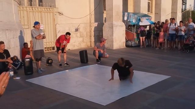 Севастополь, Набережная. Брейк-данс группа Колокольчики. смотреть онлайн