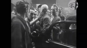 Француженок публично стригут налысо. Кинохроника / French women public haircut. Newsreel