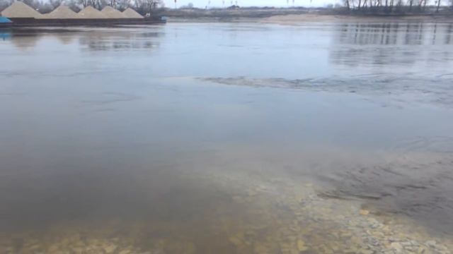 Баржа на мели . Москва река .28 11 .2016.г смотреть онлайн
