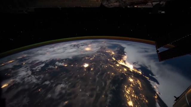 Пролетая над Землёй смотреть онлайн