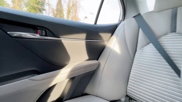 2022 Camry Hybrid SE Walk Around смотреть онлайн