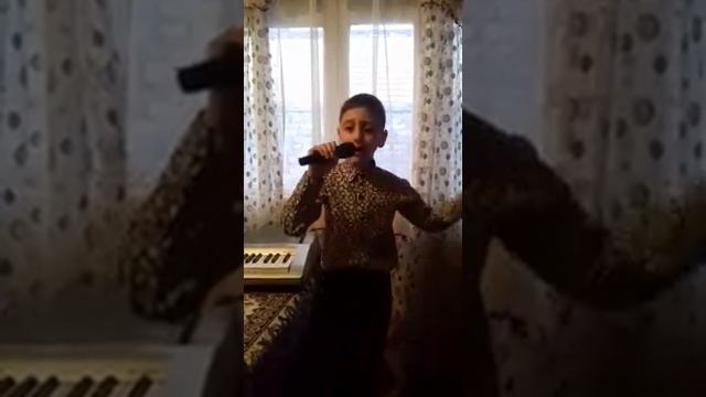 Арам Григорян исполняет песню Смуглянка, преподаватель Ирина Кайдашева смотреть онлайн