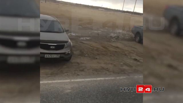 Мусоровоз в Новом Уренгое протаранил три машины смотреть онлайн