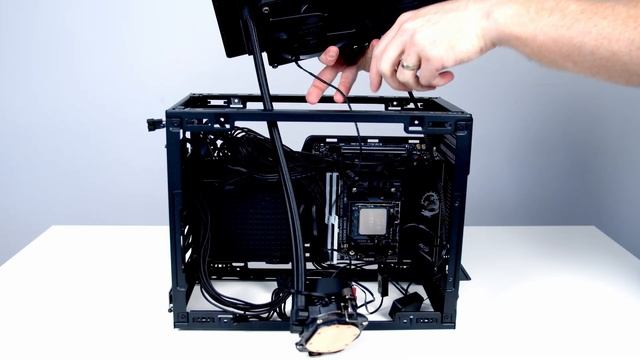Cooler Master NR200P PC Build (AIO & Vertical GPU) смотреть онлайн