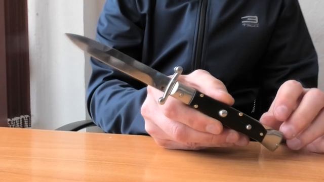 Отличный выкидной стилет с движущейся гардой! смотреть онлайн