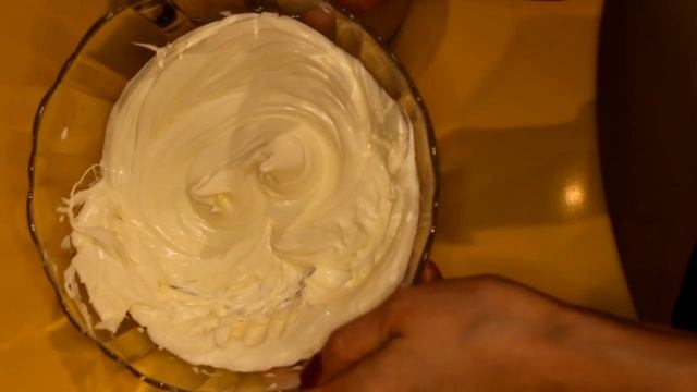 Блинчики со сливочным сыром и малиновым соусом) смотреть онлайн