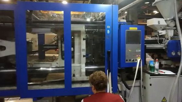 TEDERIC D300i1500 injection molding machine produces washing basket in Russia 2017-9