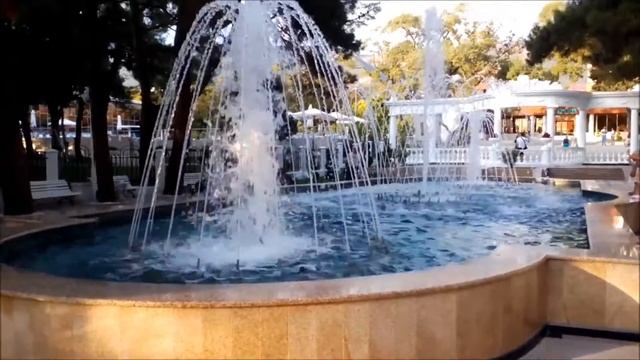 Красивый фонтан в Геленджике смотреть онлайн
