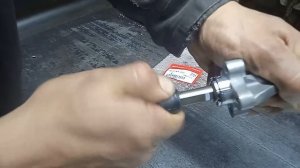 Механический натяжитель цепи грм на мотоцикл.