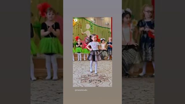 Ясли-сад №5, Дефиле девочек, 8 Марта смотреть онлайн