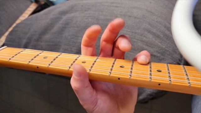 Lesson on blending minor & major pentatonics to play over blues changes 🎸Fender H.E.R Strat смотреть онлайн