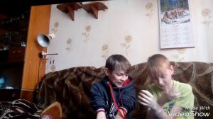 Мы завязали себя скотчем  (это очень больно)