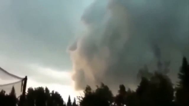 НЕОБЪЯСНИМЫЕ МИСТИЧЕСКИЕ ЯВЛЕНИЯ В НЕБЕ.ЭТО ПРИЗРАКИ? смотреть онлайн